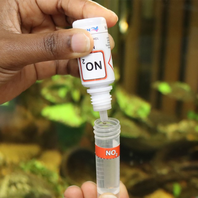 Aquarium Lab Mini-Test Kit (5ml) Lifestyle 1